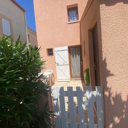 Pavillon 20M De La Plage Des Ayguades Gruissan Exterior photo