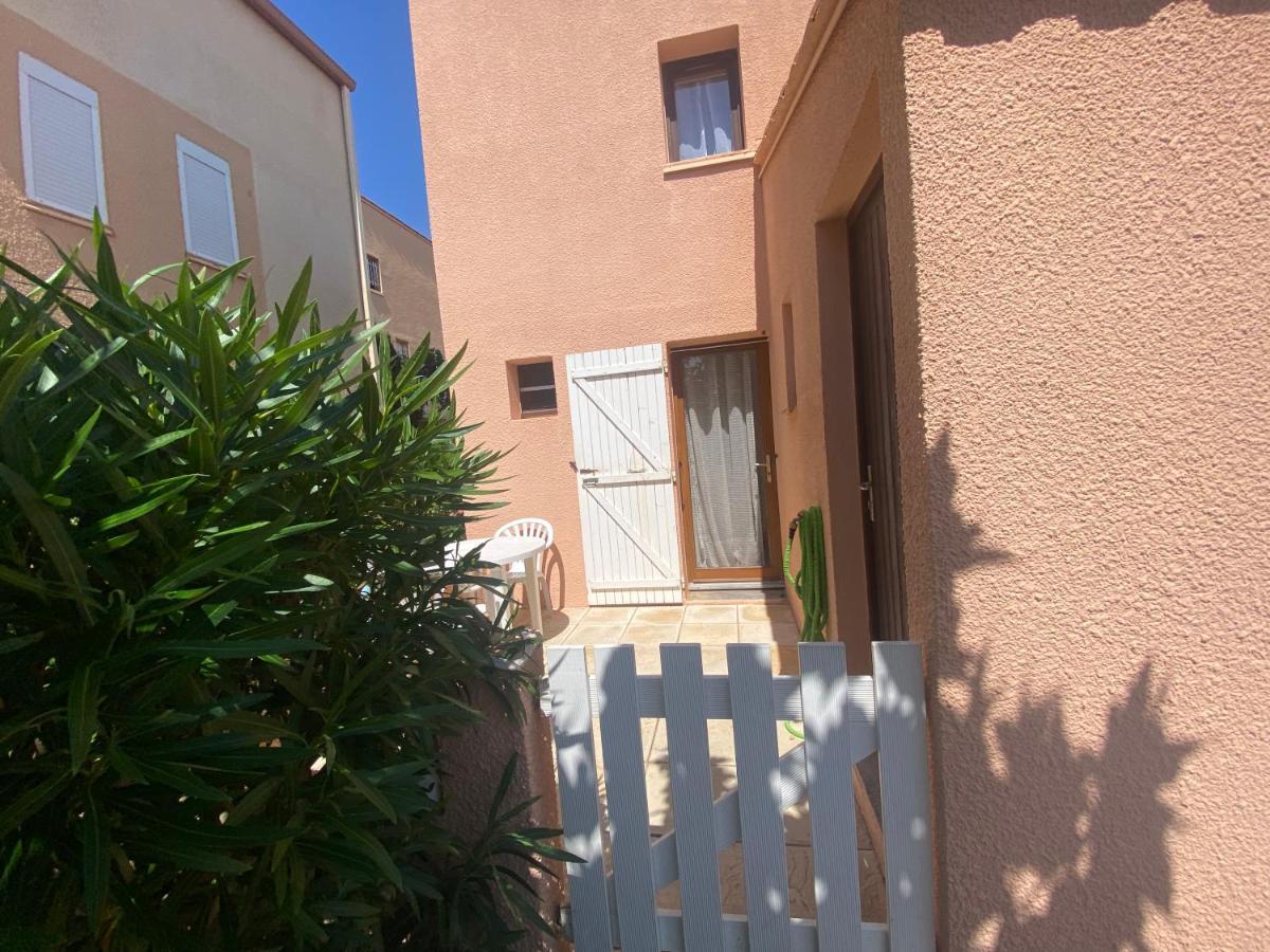 Pavillon 20M De La Plage Des Ayguades Gruissan Exterior photo